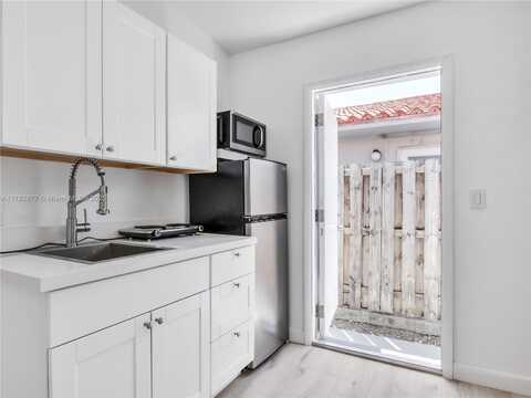 7172 SW 22nd St, Miami, FL 33155