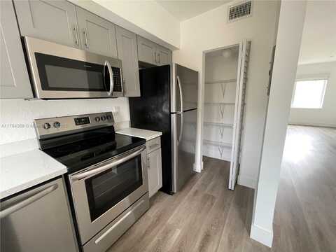 425 NW 84th Ter, Miami, FL 33150