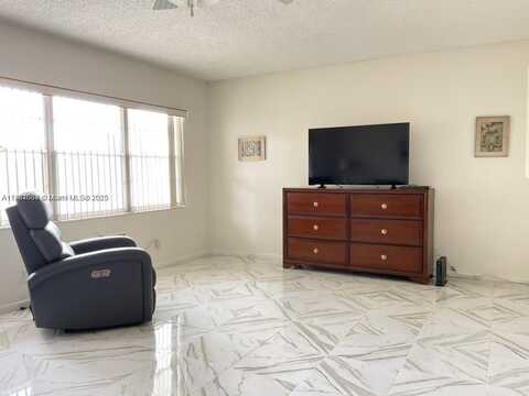 569 N Fanshaw N, Boca Raton, FL 33434