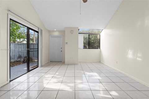 1903 Players Pl, North Lauderdale, FL 33068