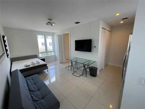 6423 NW 105th Ct, Doral, FL 33178