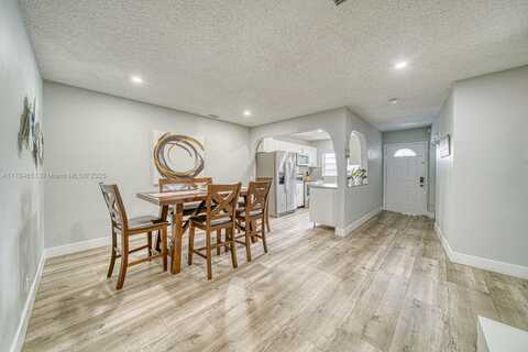 7620 SW 21st St, Miami, FL 33155