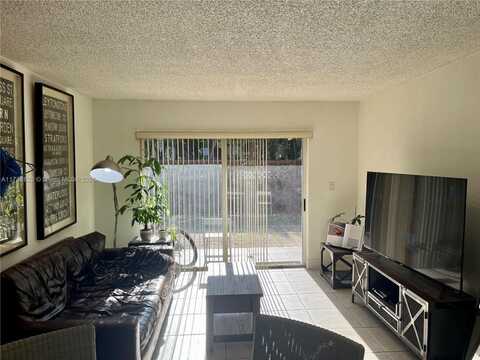 5201 Geneva Way, Doral, FL 33166
