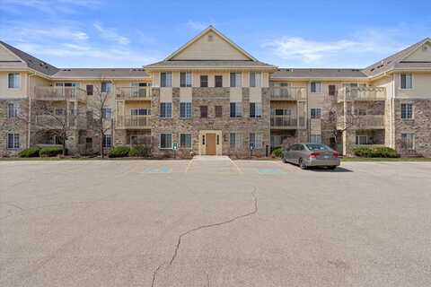530 Windstone Dr, Hartland, WI 53029
