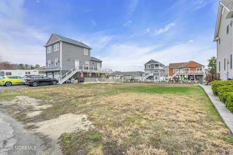 209 Teakwood Drive, Bayville, NJ 08721