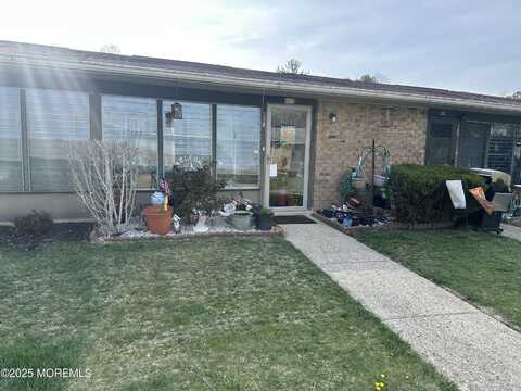 21b Yorkshire Court, Manchester, NJ 08759