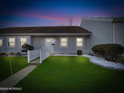 164 Cours De Clemenceau, Freehold, NJ 07728