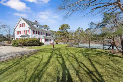 27 Station Road, Westhampton, NY 11977