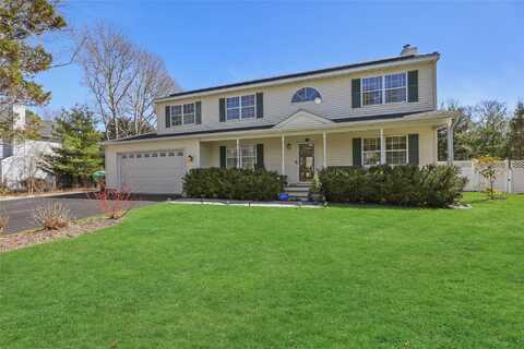 17 Jennifers Path, Westhampton Beach, NY 11978
