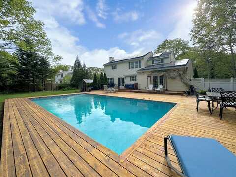 17 Jennifers Path, Westhampton Beach, NY 11978