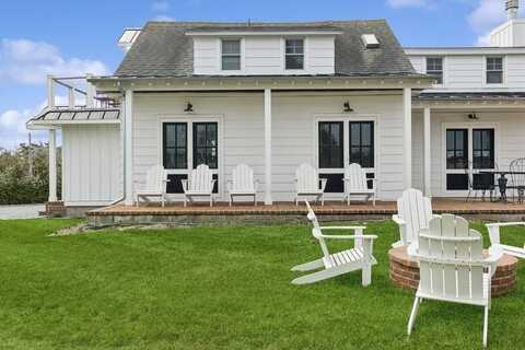 87 Foster Avenue, Hampton Bays, NY 11946
