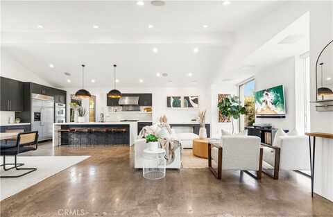 223 Robinhood Place, Costa Mesa, CA 92627