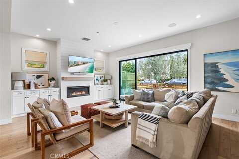 1545 Westminister Avenue, Costa Mesa, CA 92627