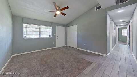 9276 GREENLEAF Road, Jacksonville, FL 32208