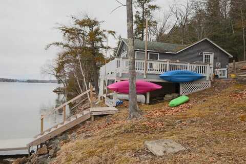 464 Memorial Drive, Winthrop, ME 04364