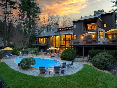 6 Williamsburg Lane, Bedford, NH 03110