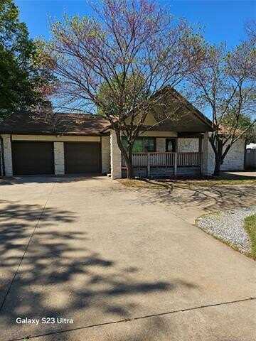 8512 E 121st Street S, Bixby, OK 74008
