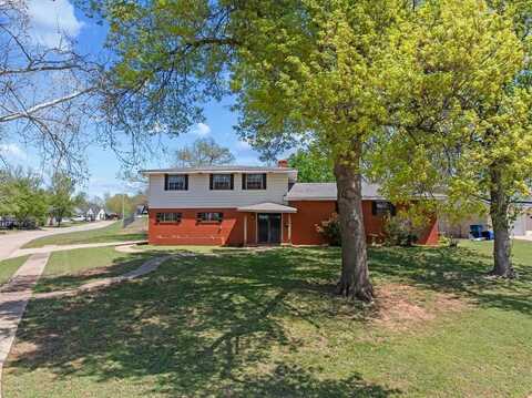 902 Walnut Court, Guthrie, OK 73044
