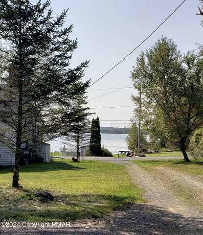 9 Beech Street, Gouldsboro, PA 18424