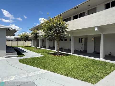 720 NE 7th St, Hallandale Beach, FL 33009