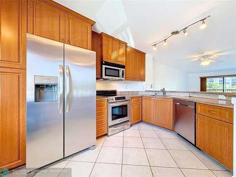 2217 Cypress Island Dr, Pompano Beach, FL 33069