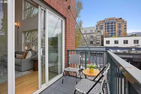 1009 NW HOYT ST, Portland, OR 97209