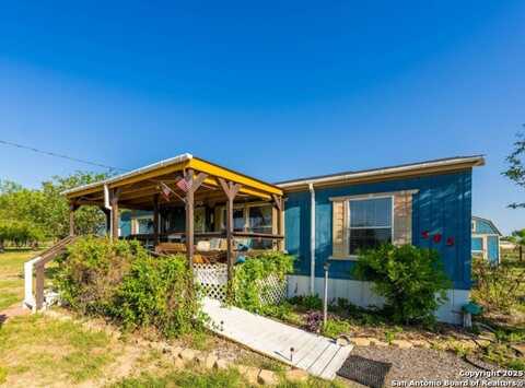 585 County Road 7718, Devine, TX 78016