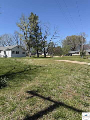 515 Kraft, Warsaw, MO 65355