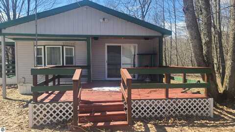 7931 Twin Lake Road, NE, Mancelona, MI 49680