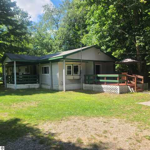 7931 Twin Lake Road, NE, Mancelona, MI 49680