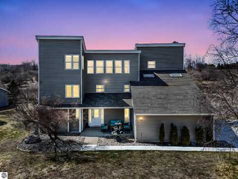 9767 Londolyn Bluff, Traverse City, MI 49686
