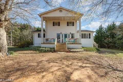 221 Dogtrot Road, Mocksville, NC 27028