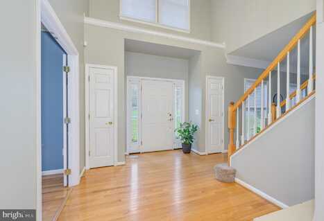 562 HOLDEN DRIVE, MARTINSBURG, WV 25403