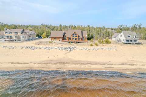 1251 W Lakeshore, Manistique, MI 49854