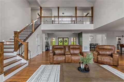 8 Jimmy LN, Bella Vista, AR 72715