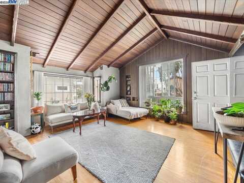 2550 Pleasant St, Oakland, CA 94602