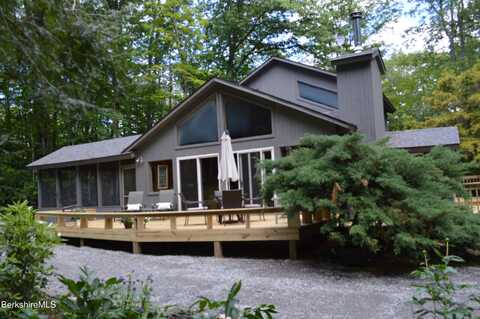 113 Iroquois Ave, Becket, MA 01223