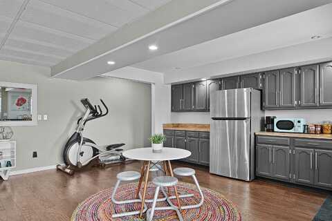 2370 HOLTMAN DRIVE NE, GRAND RAPIDS, MI 49525