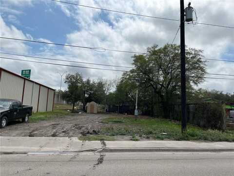 724 W Front Street, Alice, TX 78332