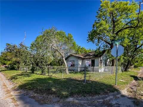 701 E Henrietta Avenue, Kingsville, TX 78363