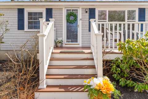 20 Uncle Percys Road, Mashpee, MA 02649