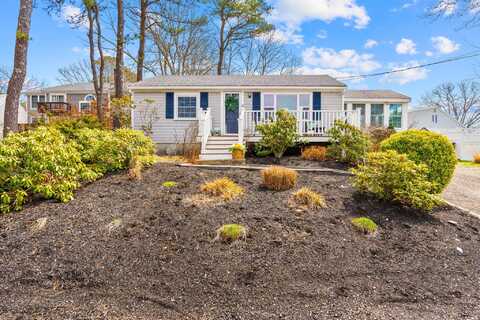 20 Uncle Percys Road, Mashpee, MA 02649