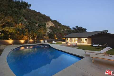 9289 Swallow Dr, Los Angeles, CA 90069