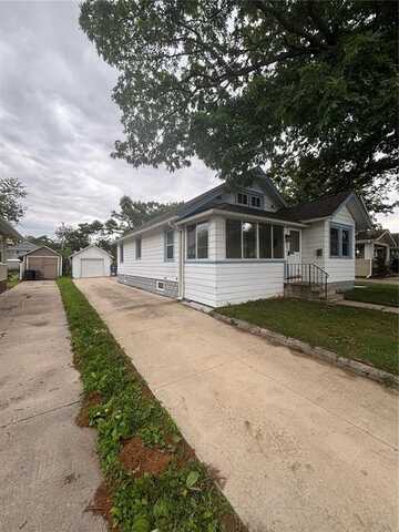 832 Daniels Street NE, Cedar Rapids, IA 52402