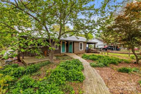 2106 4th Street NE, Hickory, NC 28601