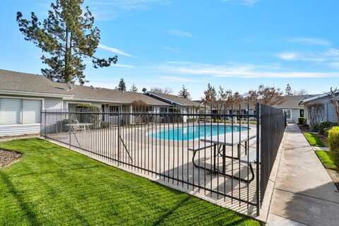 303 Bullard Avenue E, Fresno, CA 93710
