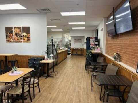 15 W Main St, Somerville, NJ 08876