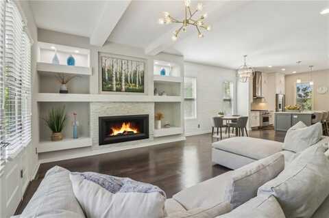 823 Canterbury Overlook, Atlanta, GA 30324