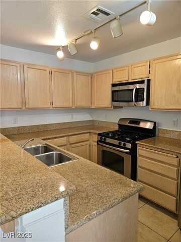 8452 Boseck Drive, Las Vegas, NV 89145