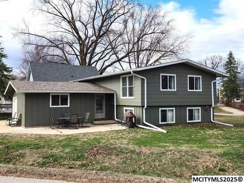 15257 Thoburn Ave, CLEAR LAKE, IA 50428
